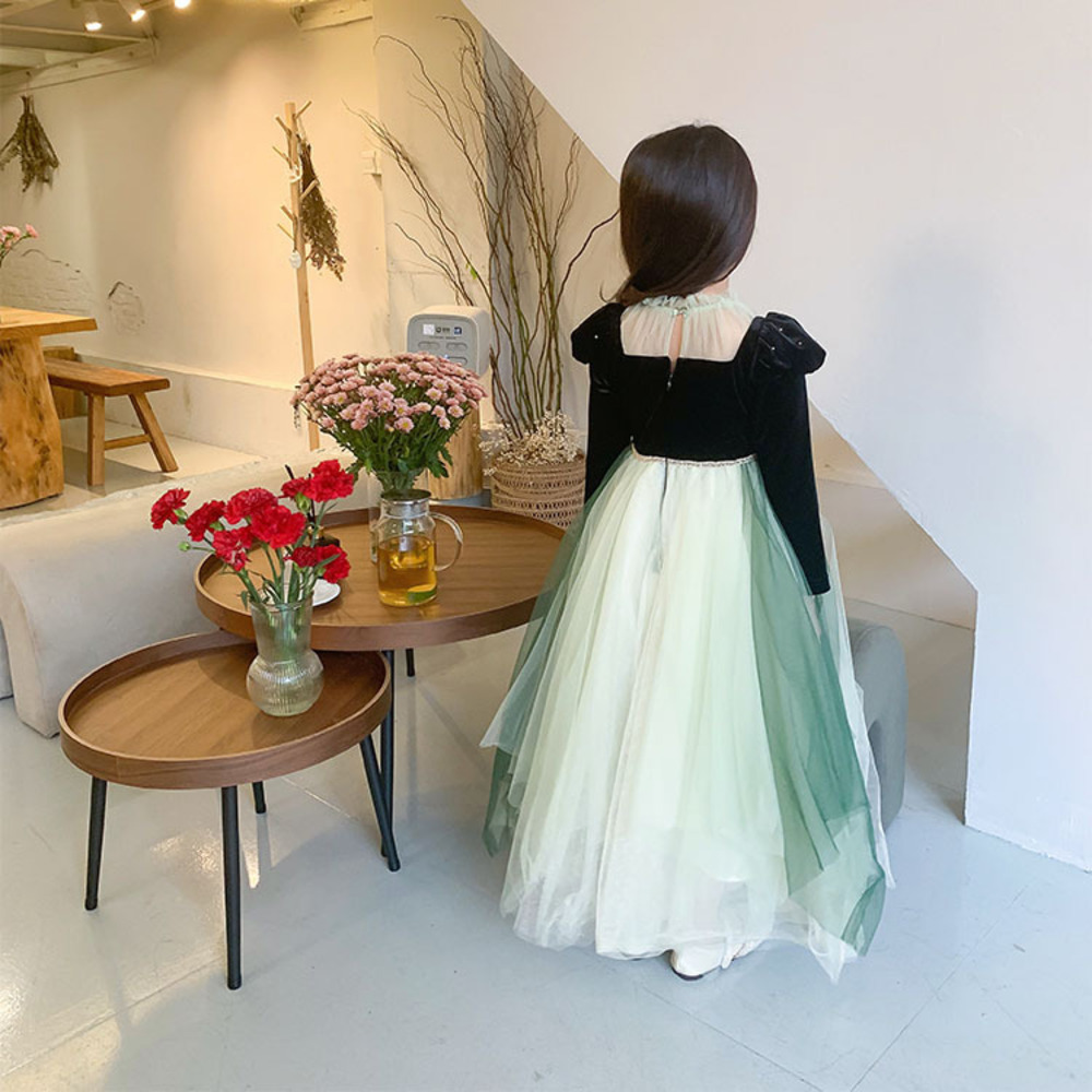 https://fulmo-img-server.com/petitdress/a4a032fab7328de7e525eaff759e0ad8.jpg