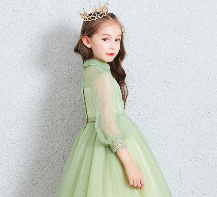 https://fulmo-img-server.com/petitdress/b2d0d924-d2f8-4392-ae65-eebcbb371bda.jpg