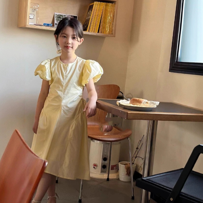 https://fulmo-img-server.com/petitdress/eef4f156-47b5-4be7-b6b4-d98cb0421c96.jpg