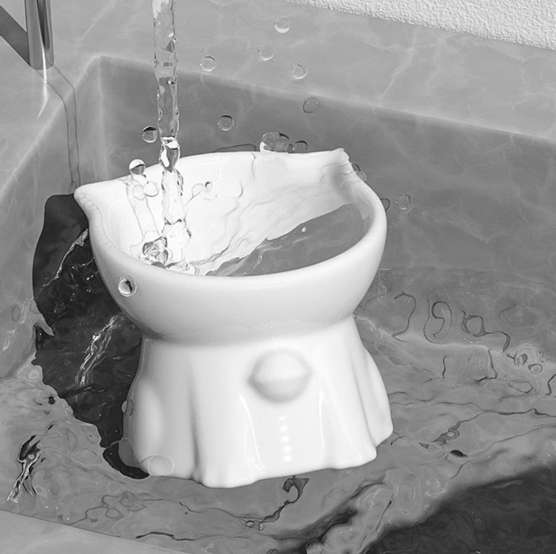 ペット食器 首への負担を軽減する15度傾斜陶器製猫用食器