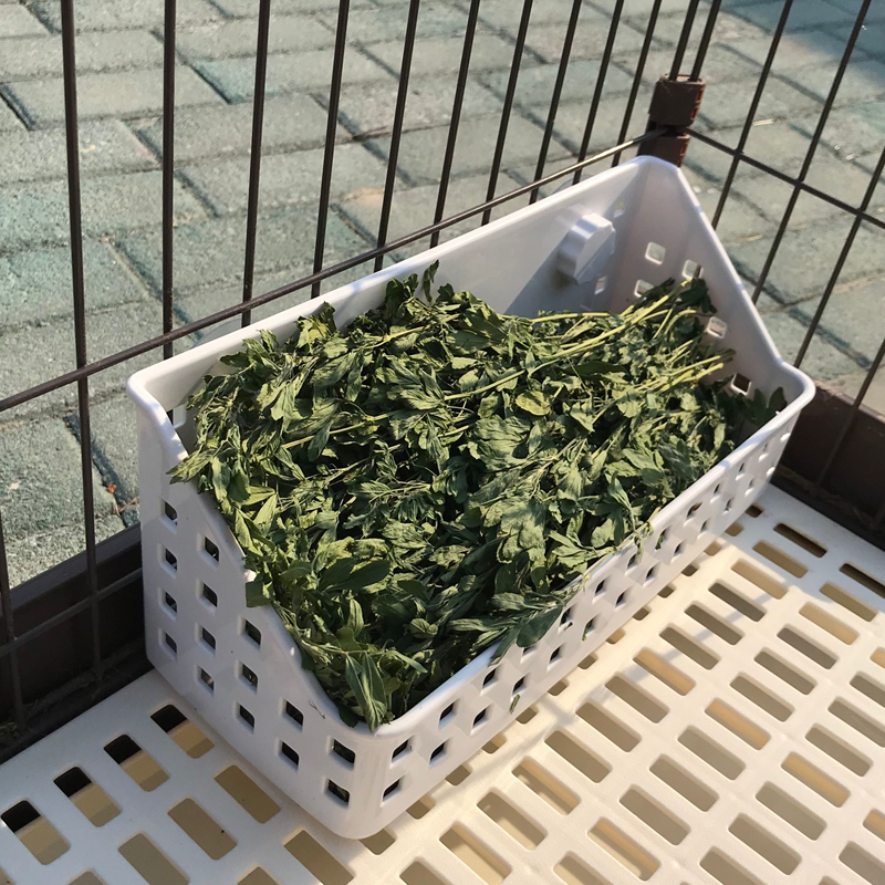 ペット食器 小動物用ケージ取り付け式牧草入れバスケット