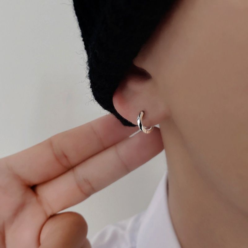 ピアスメンズ ねじれデザインフープピアス
