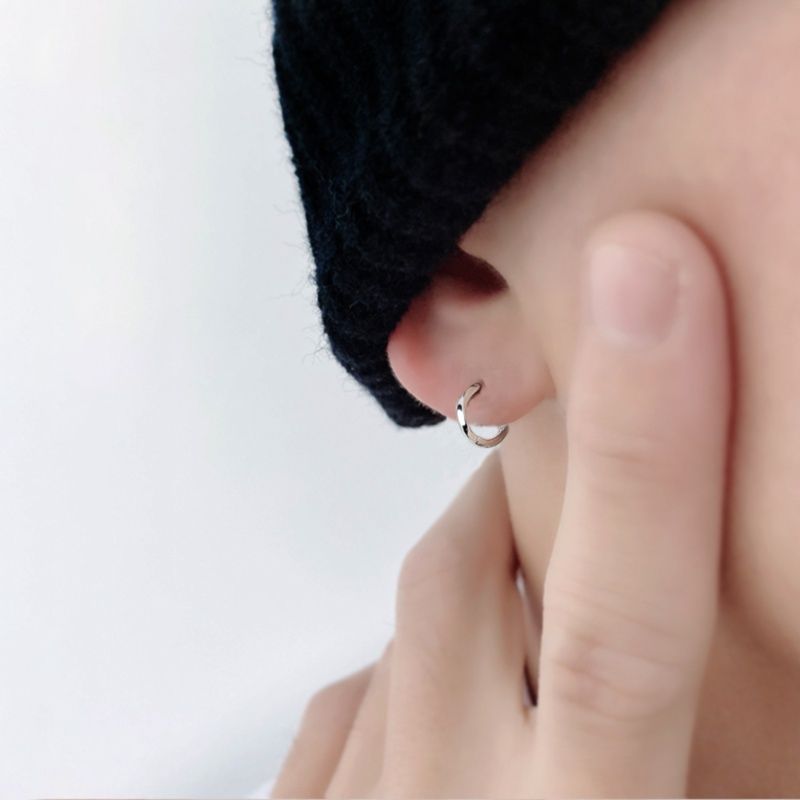 ピアスメンズ ねじれデザインフープピアス