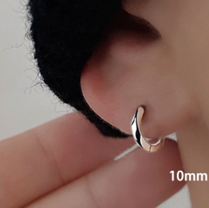 ピアスメンズ ねじれデザインフープピアス