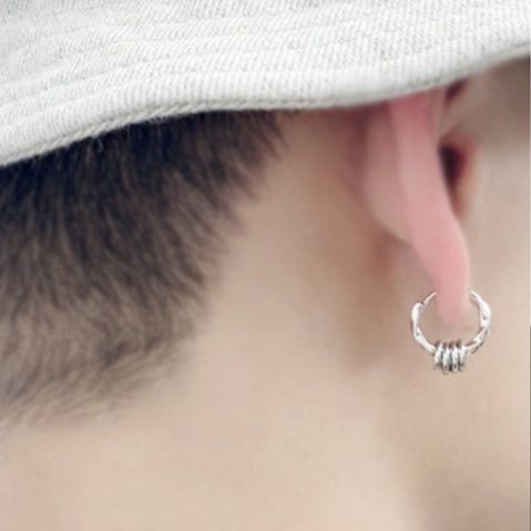 ピアスメンズ ツイストリングチャームフープピアス
