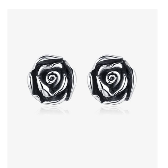ピアスメンズ 古典的な薔薇モチーフのピアス