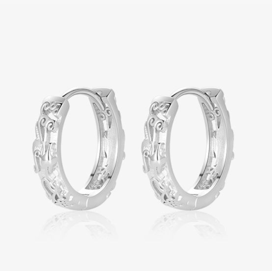 ピアスメンズ 彫刻細工のフープピアス