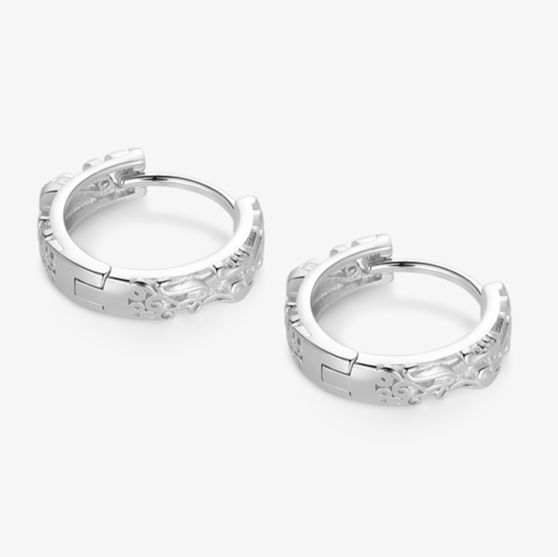 ピアスメンズ 彫刻細工のフープピアス