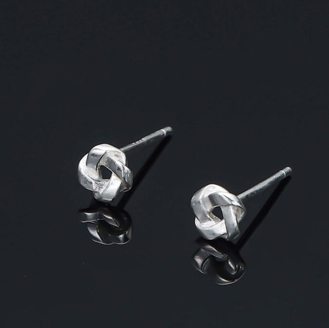 ピアスメンズ 結び目モチーフ片耳ピアス