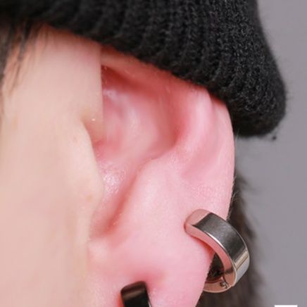 ピアスメンズ シンプル幅広リング型イヤーカフ