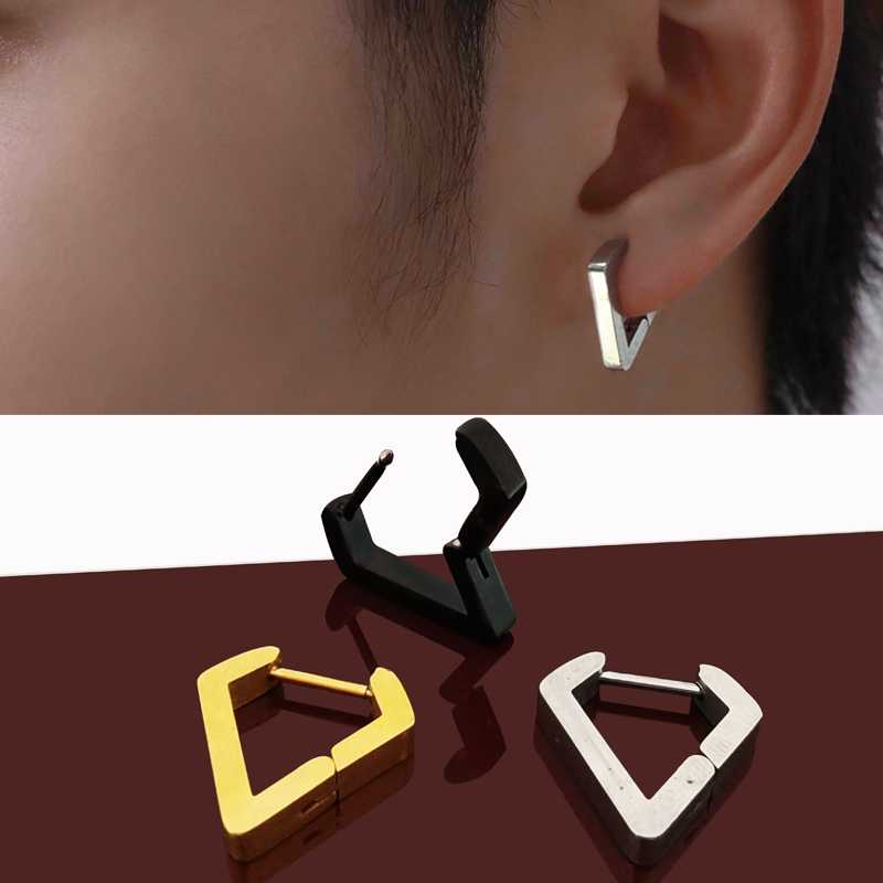 トライアングルピアスで個性を引き立てる！メンズピアスおすすめ5選