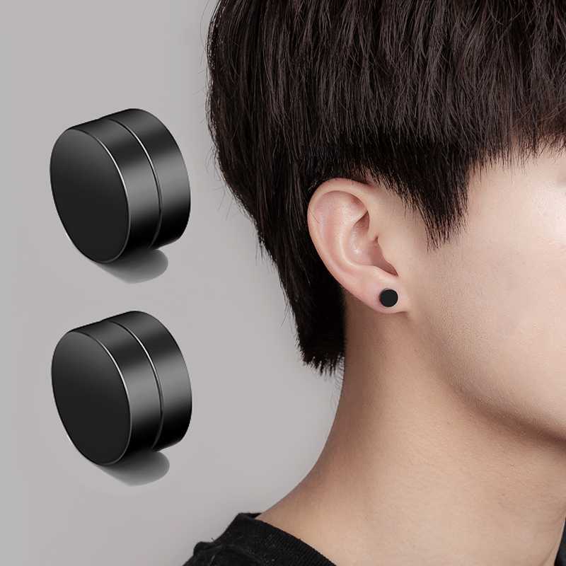 魅力を引き立てる！メンズ向けマグネットピアス＆イヤーカフ厳選