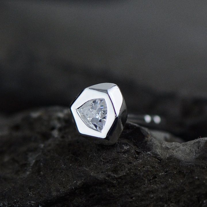 かっこいいメンズ向け片耳ピアスおすすめ15選