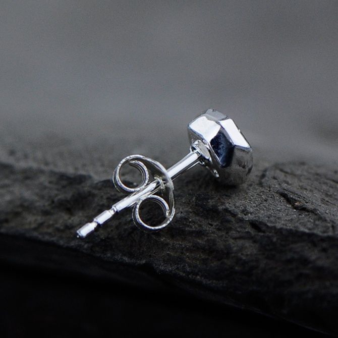 ピアスメンズ 多面体六角形 宝石ピアス