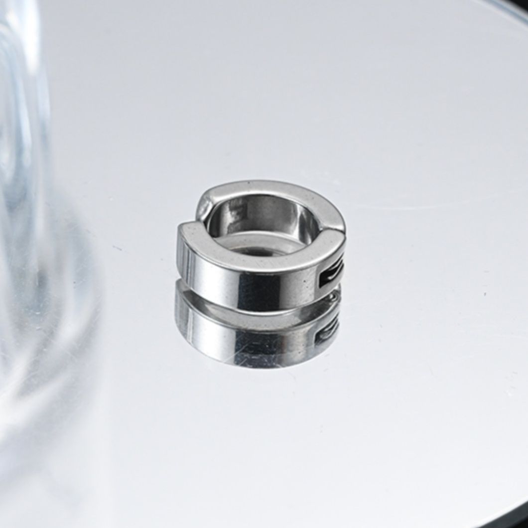 メンズのシンプルピアスおすすめ5選!どんな服装にも合わせやすく、清潔感のある印象を演出