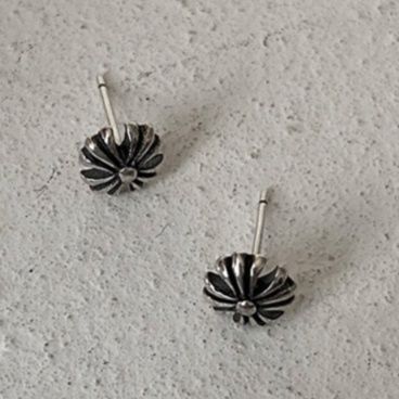 メンズピアス 十字花びら彫刻ピアス