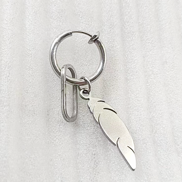 メンズピアス 流れる曲線のきらめき耳飾り