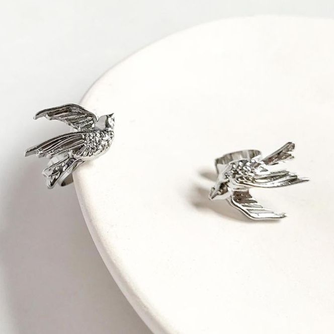 ピアスメンズ イヤーカフ 空飛ぶ鳥のイヤーカフ