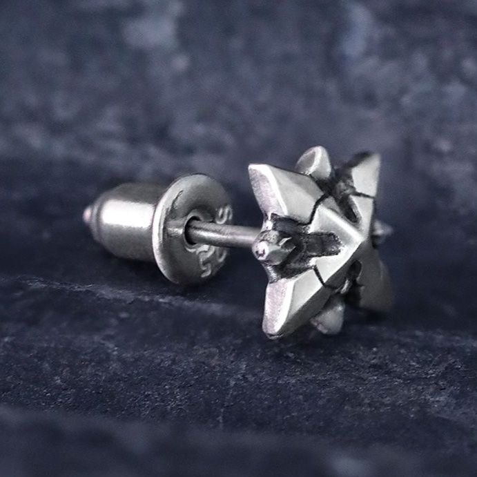 ピアスメンズ 十字星モチーフ幾何学ピアス