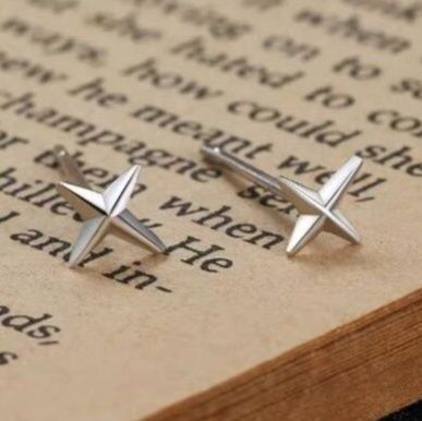 ピアスメンズ シルバー 星型ピアス メンズ 輝き シンプル 耳飾り