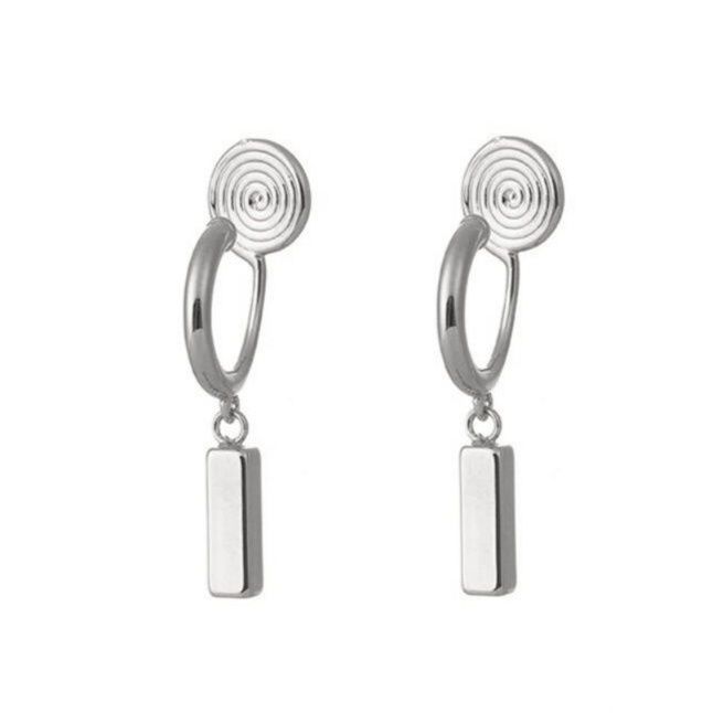 メンズピアス 男性用螺旋模様イヤーカフ 揺れるバー型