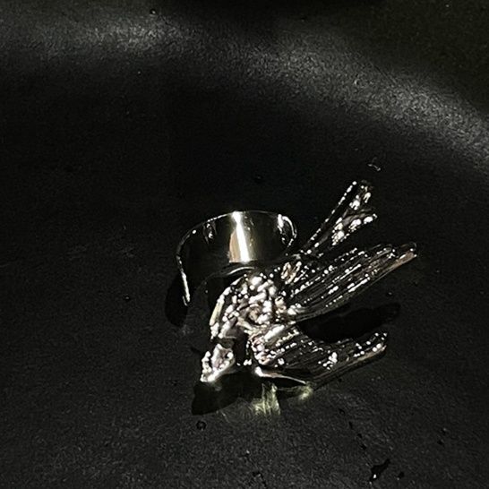 メンズピアス 蛇モチーフ立体彫刻メンズフープピアス 両耳|メンズ