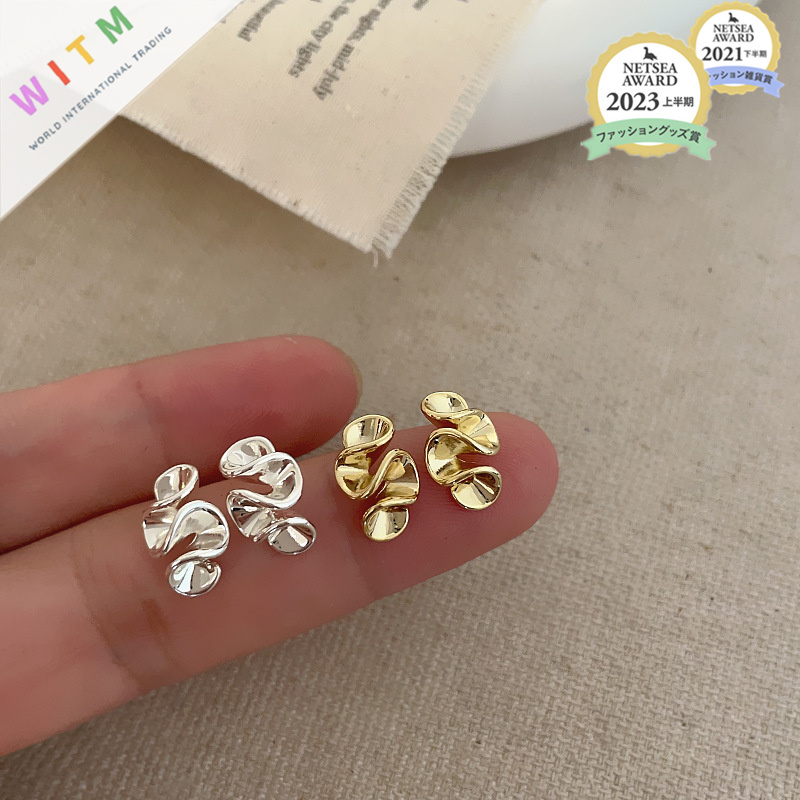 メンズピアス 花形モチーフ 金属アレルギー対応 高級感