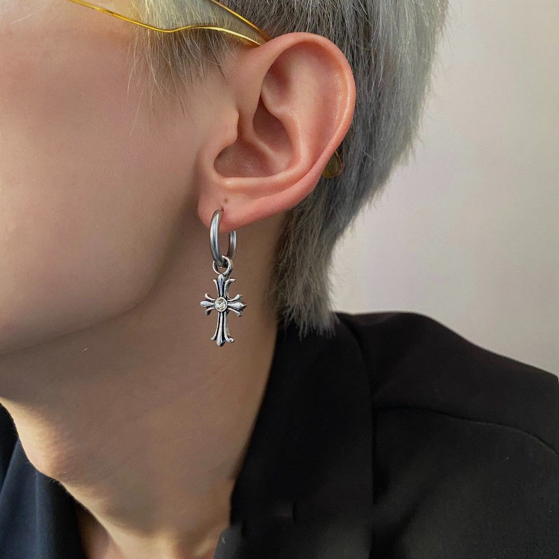 メンズピアス クロスモチーフフープ型揺れるピアス