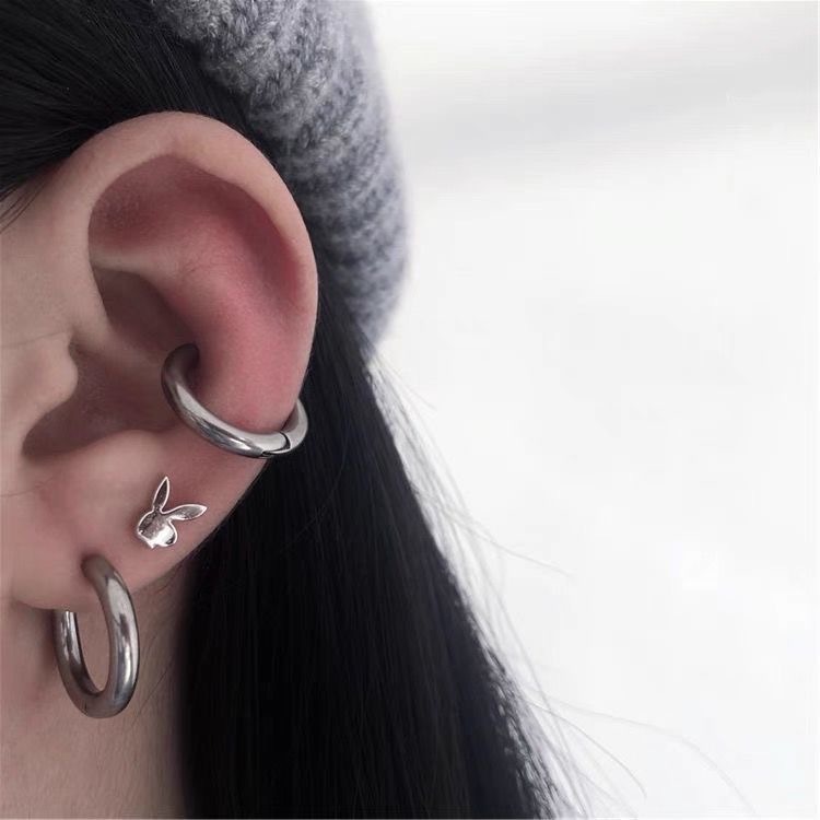 メンズピアス うさぎモチーフ付き三連イヤーカフ