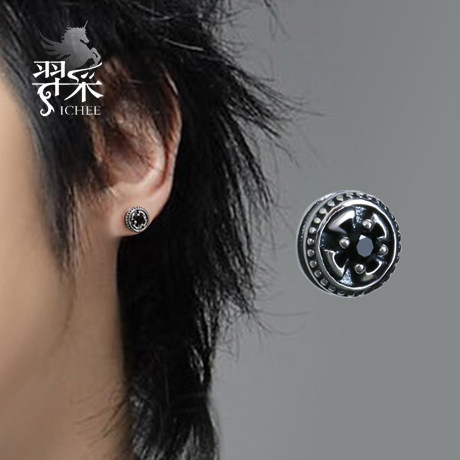 メンズピアス クロスモチーフ円形彫刻メンズピアス 片耳|メンズピアス