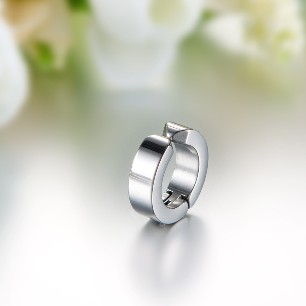 ピアスメンズ シンプル輝きイヤリング