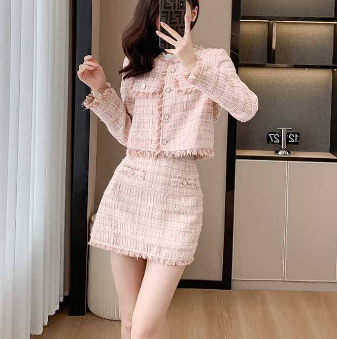 https://fulmo-img-server.com/pinkyfashion/02b9c8eb-cf6e-4d80-a47c-00faccc4113e.jpg