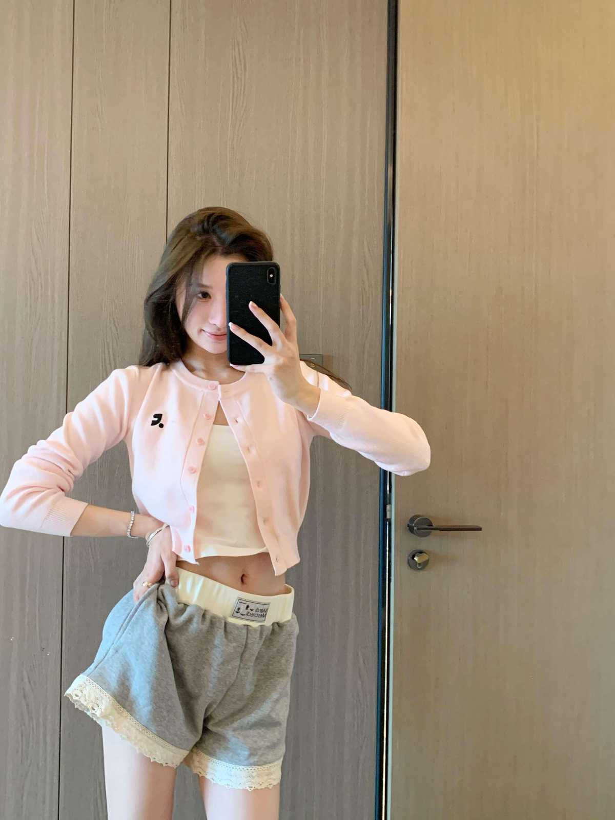 ワードローブ必須！おすすめおしゃれピンクニット5選