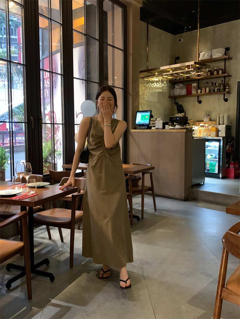 https://fulmo-img-server.com/pinkyfashion/263a176a-a20a-461b-b9a0-606a1a7713be.jpg