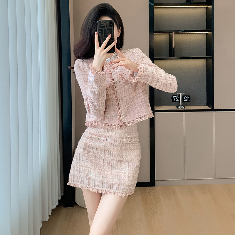https://fulmo-img-server.com/pinkyfashion/3a592947-cac3-471a-8913-145f703e7a11.jpg