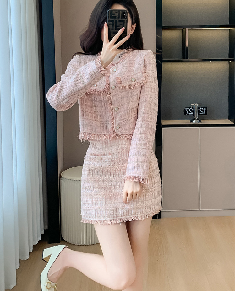 https://fulmo-img-server.com/pinkyfashion/63cbab2c-1e8c-478d-a893-3e20faf28536.jpg