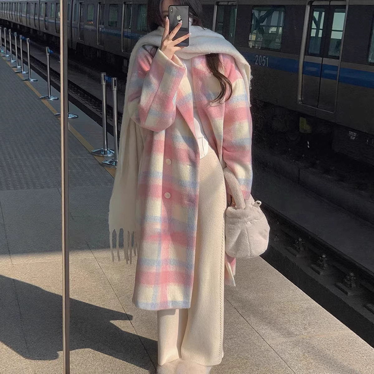 https://fulmo-img-server.com/pinkyfashion/6687b344-eded-4020-8c97-7871706cdde5.jpg