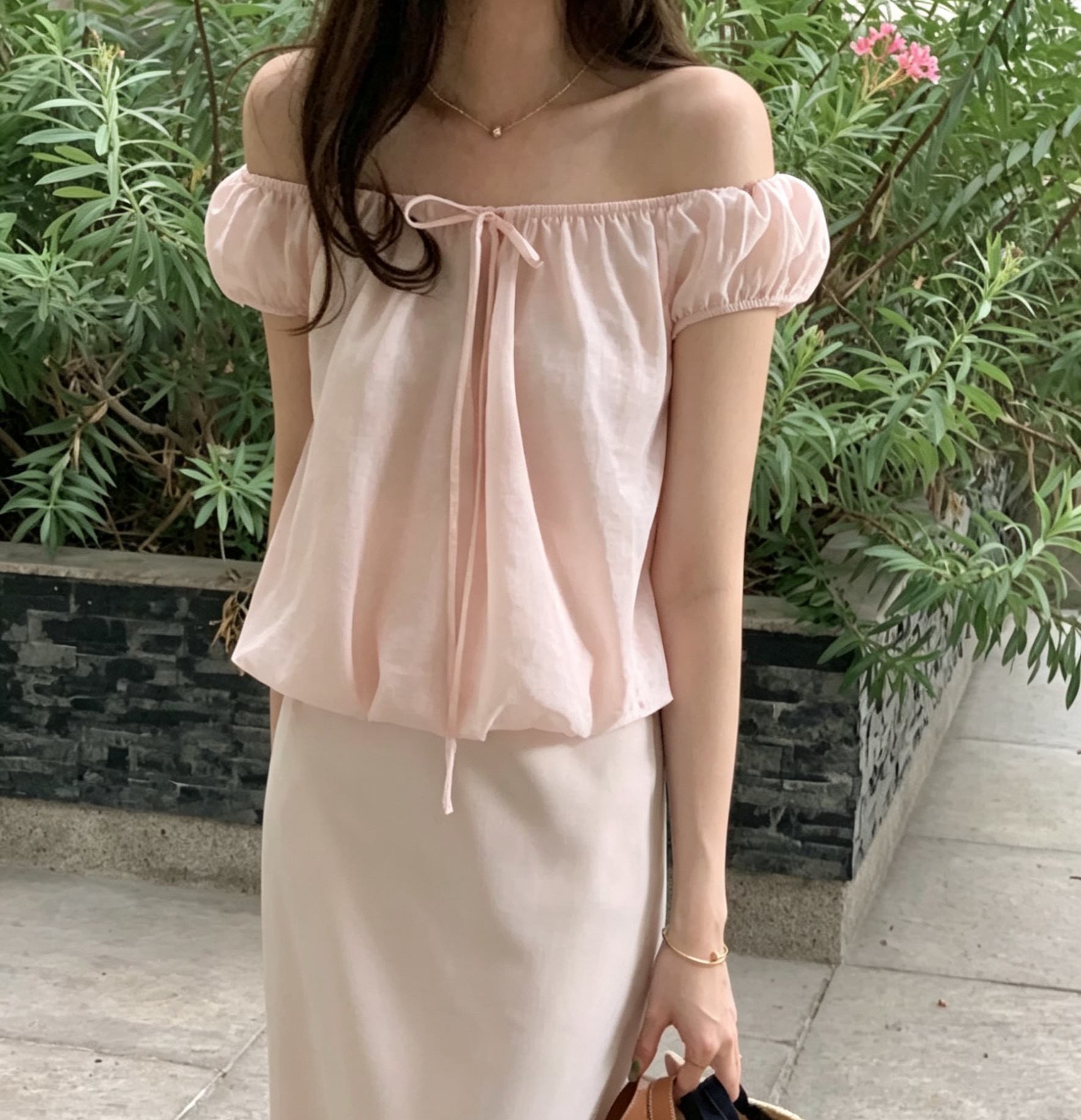 https://fulmo-img-server.com/pinkyfashion/6e2e2b5f-8c2e-4332-81fb-4af6e423a5e1.jpg