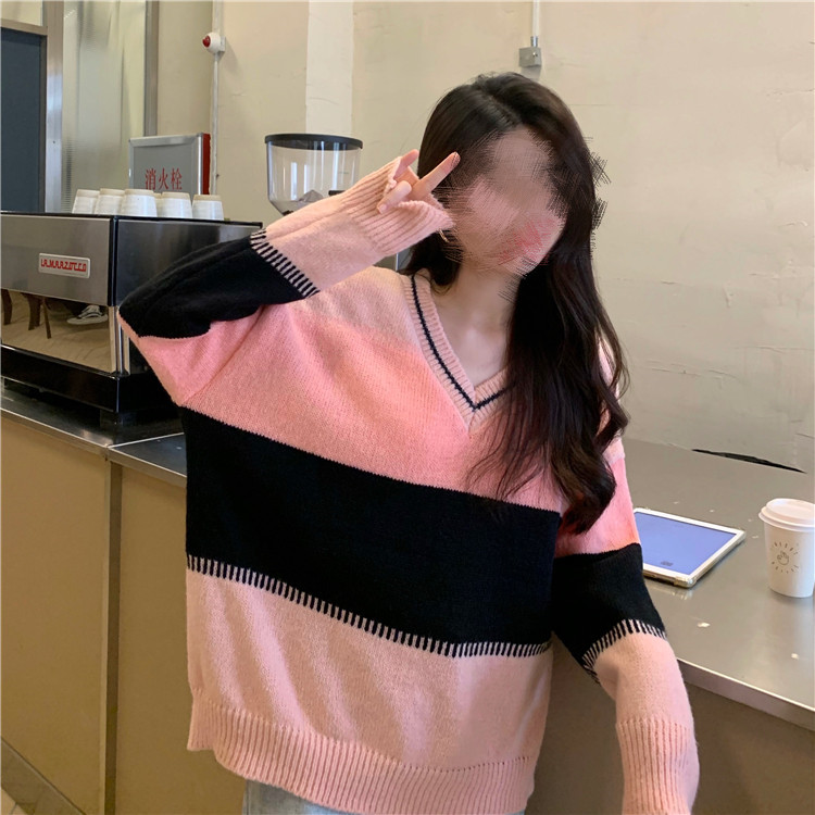 ピンクコーデ ピンク配色ゆったりブイネックニットセーター