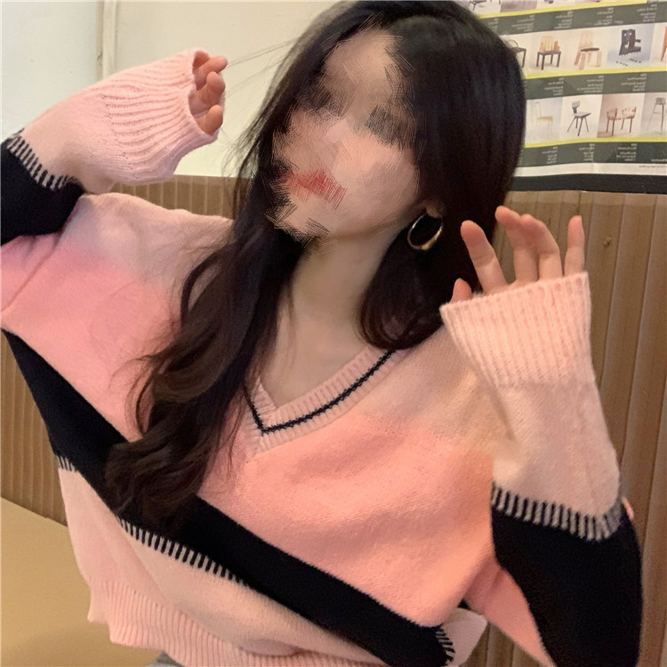 ピンクコーデ ピンク配色ゆったりブイネックニットセーター