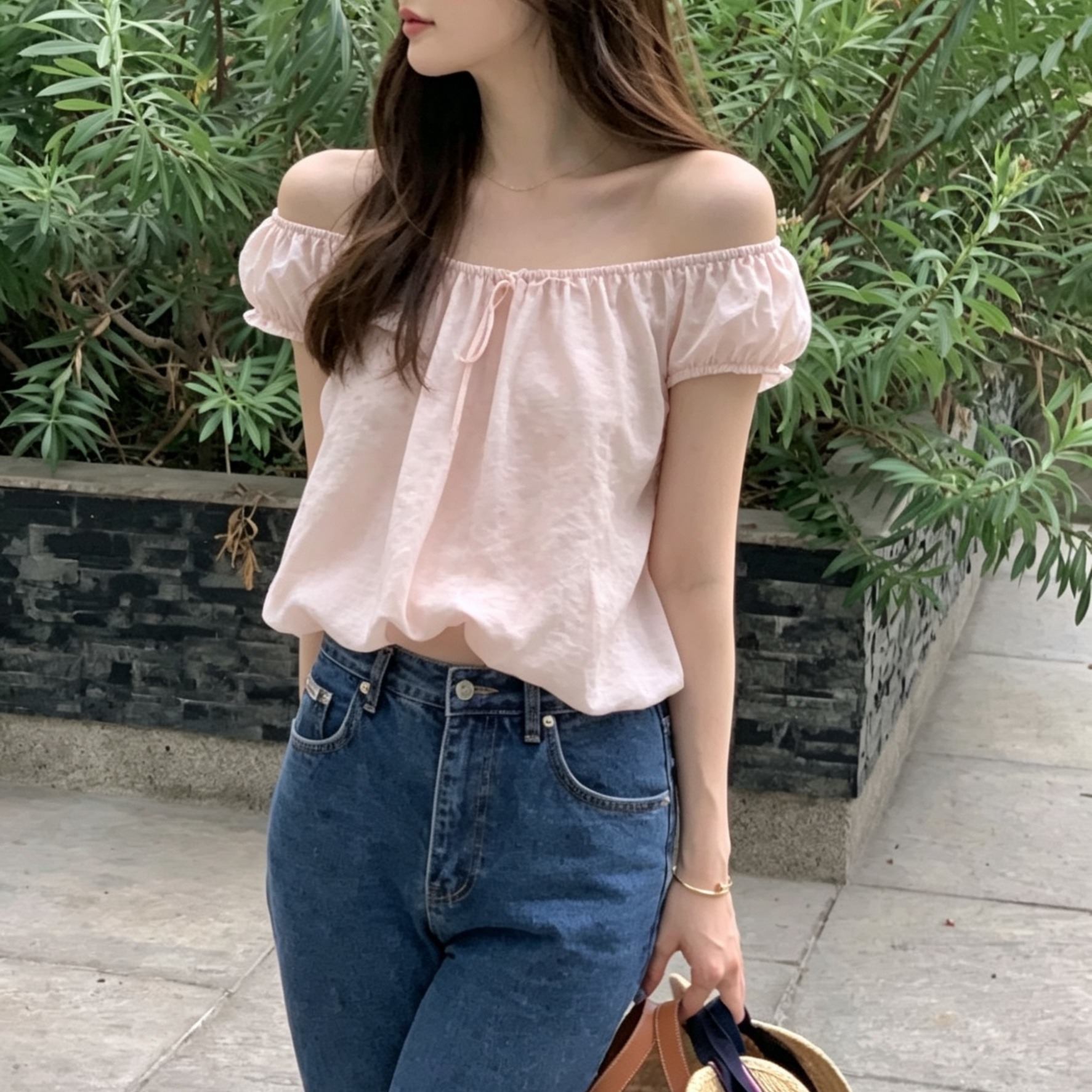 https://fulmo-img-server.com/pinkyfashion/a8abc51c-df73-41d5-b5d5-09c5446bca30.jpg
