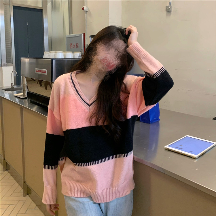 ピンクコーデ ピンク配色ゆったりブイネックニットセーター