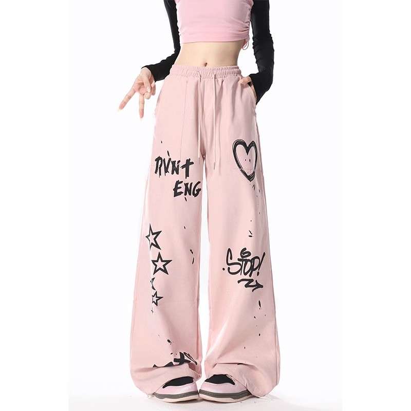 ピンクコーデ グラフィティ風プリントワイドパンツ