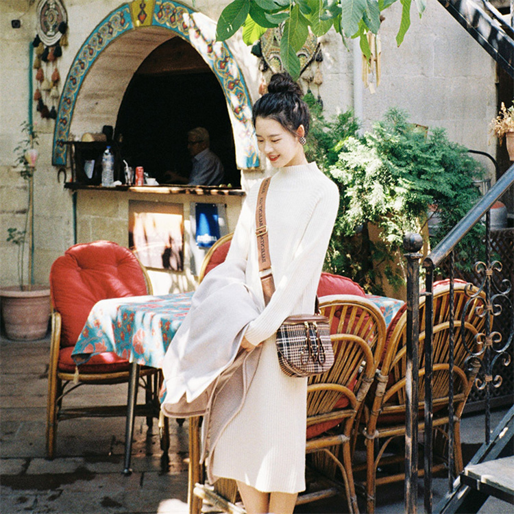 ピンクコーデ 上品な長袖リブニットワンピース 秋冬厚手