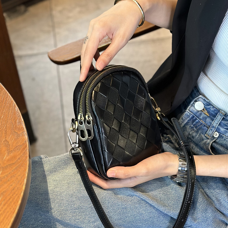 ポシェット　菱形模様のミニショルダーポシェット
