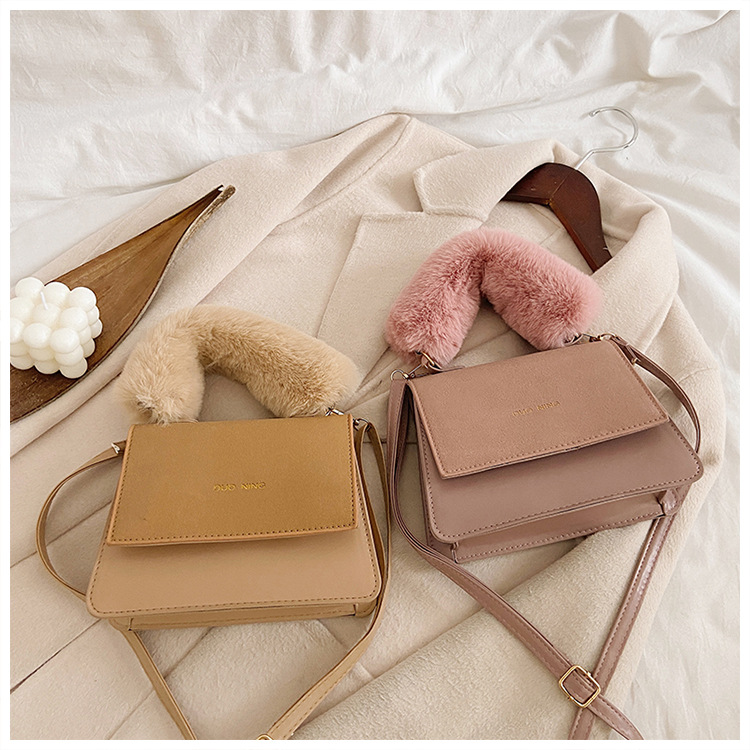 きれいめファー付きミニショルダーポシェット