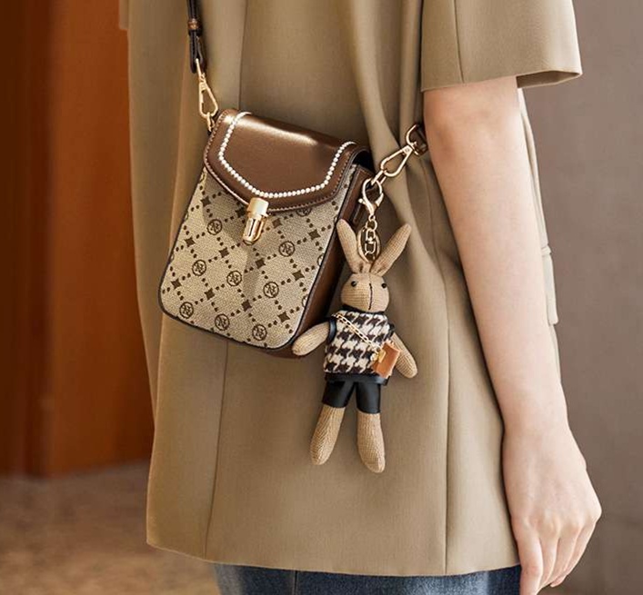 https://fulmo-img-server.com/pochettemellia/1729679907082_1lyzi1vq_cropped.jpg