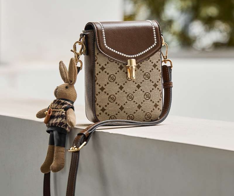 https://fulmo-img-server.com/pochettemellia/1729679915990_m4zbq94h_cropped.jpg