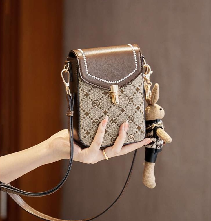 https://fulmo-img-server.com/pochettemellia/1729679929097_fw5v27ea_cropped.jpg