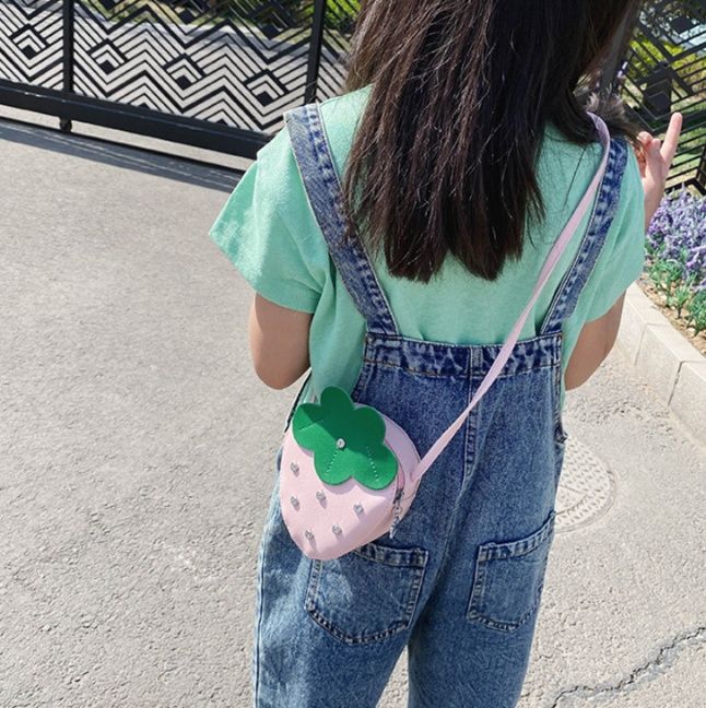 ポシェット　いちごモチーフ 子ども用ミニポシェット